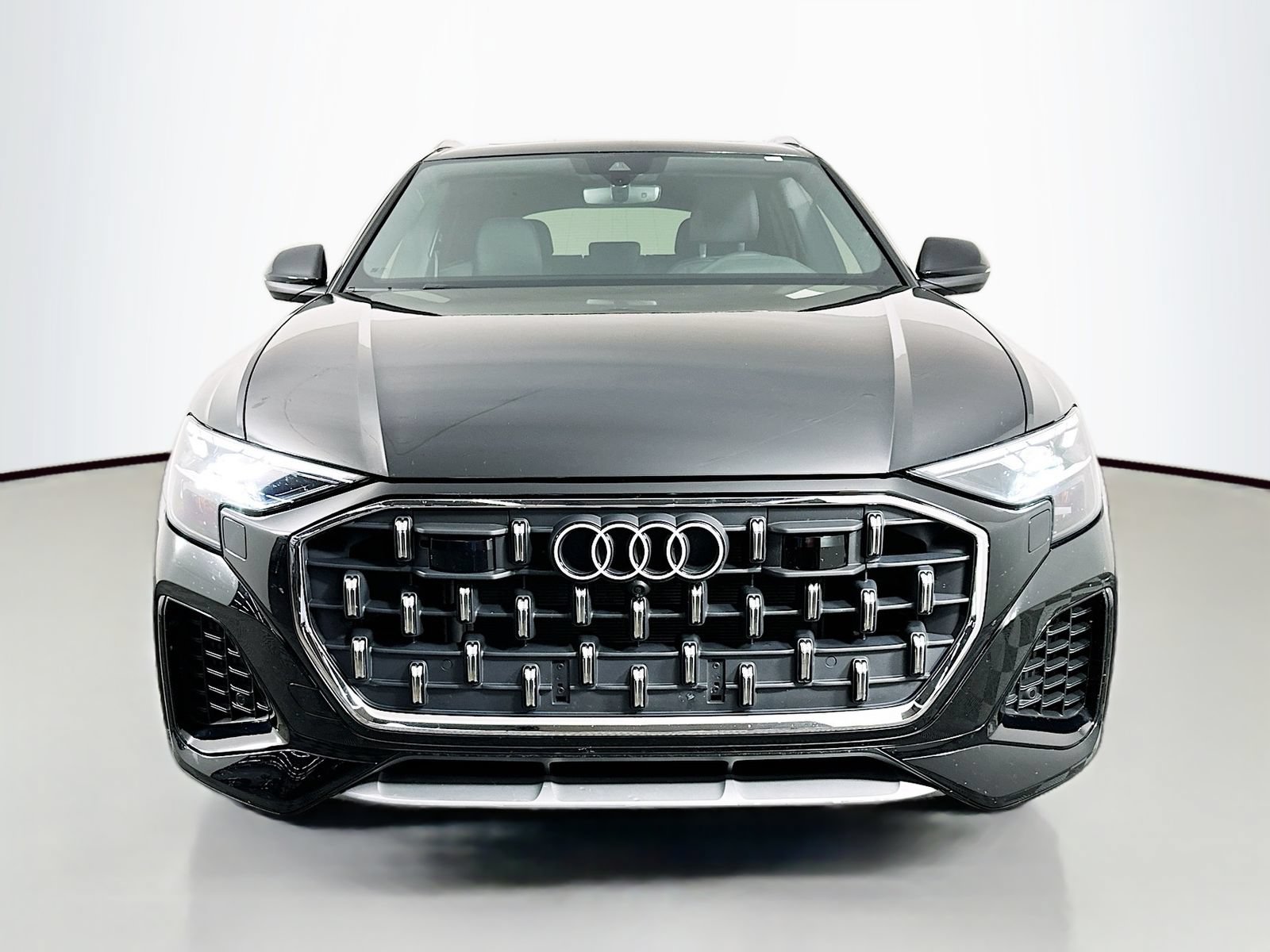 Used 2025 Audi Q8 Premium Plus w/ Premium Plus Package AWD/4WD image 2