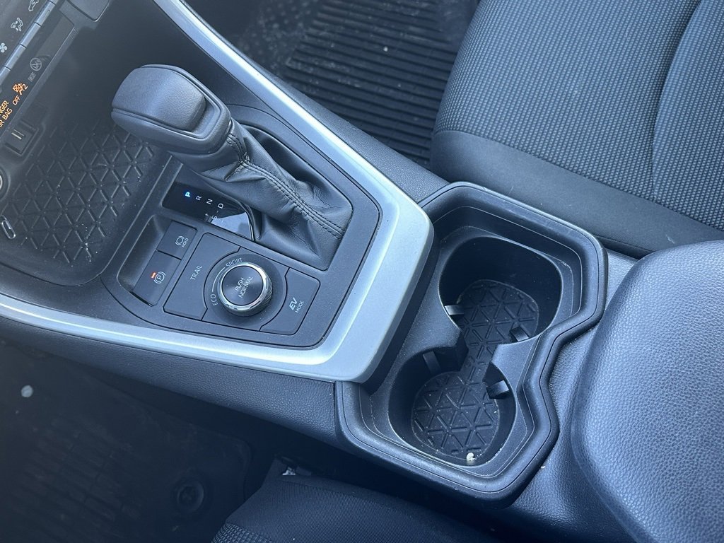 Used 2021 Toyota RAV4 LE image 27