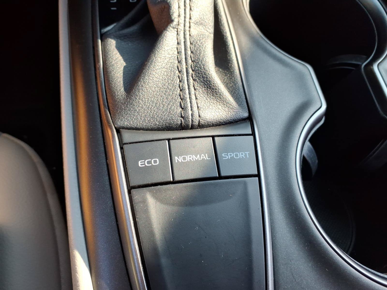 Used 2022 Toyota Camry SE FWD image 20