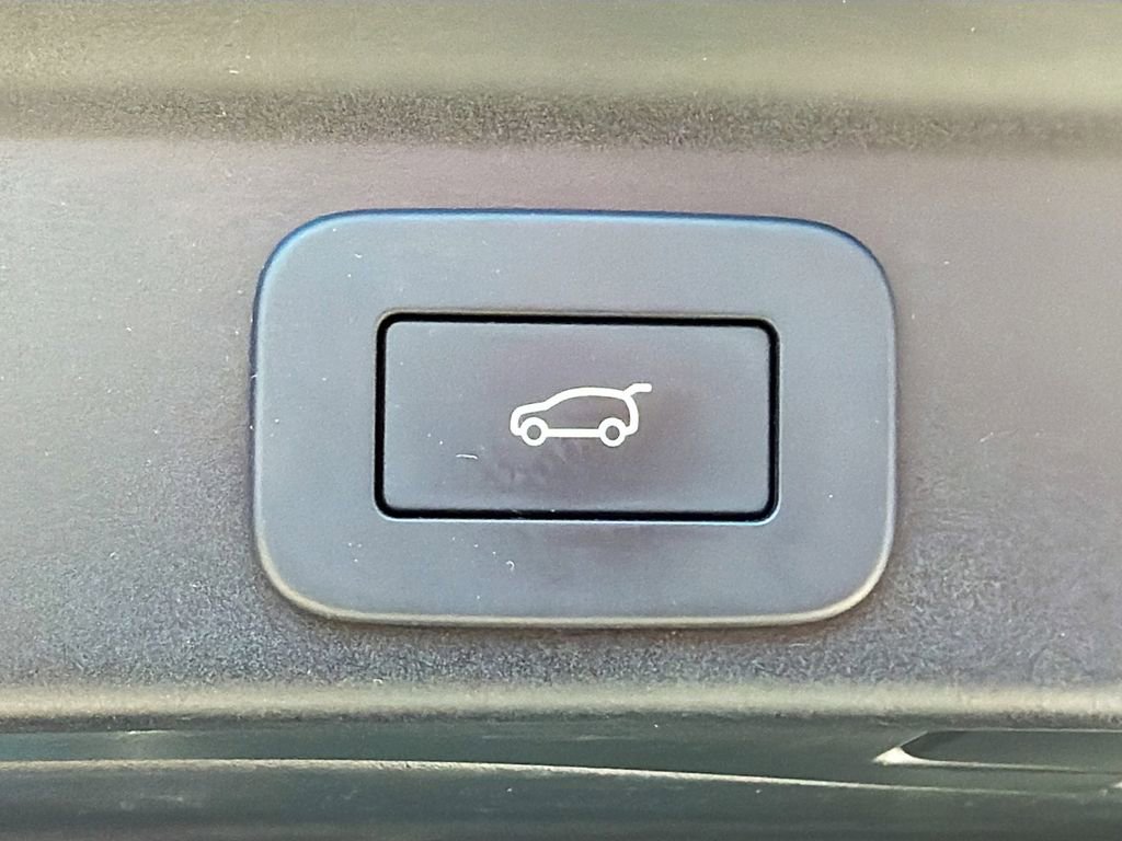 Used 2025 Jaguar F-PACE R-Dynamic S AWD/4WD image 13