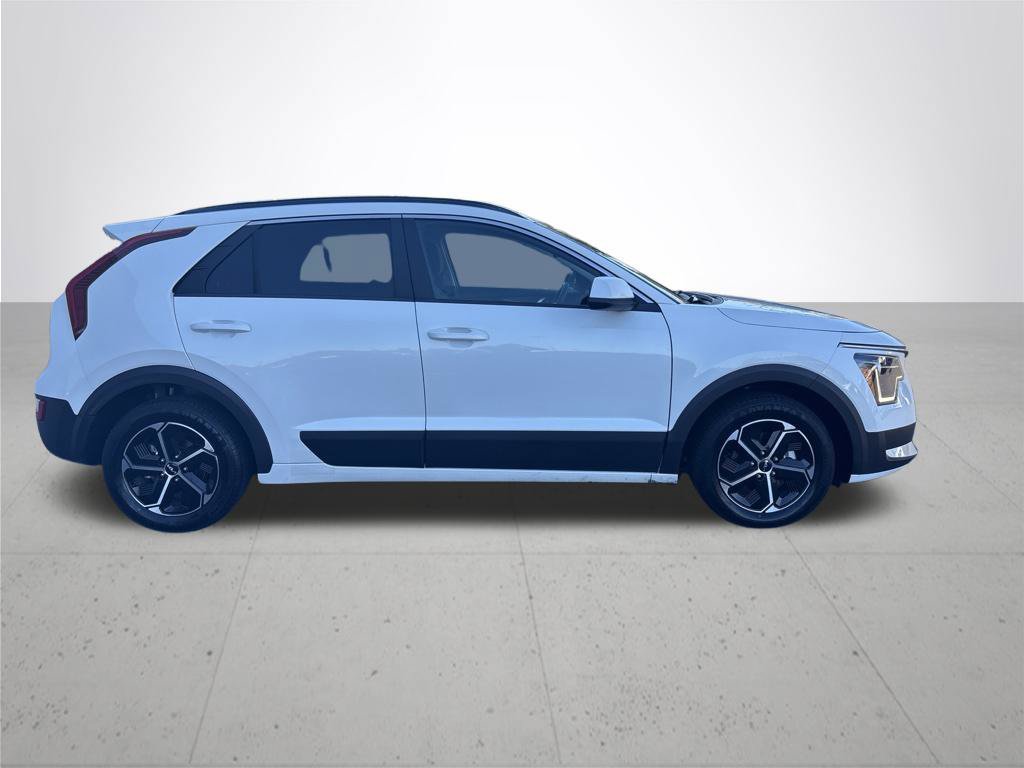 Used 2025 Kia Niro LX FWD image 6