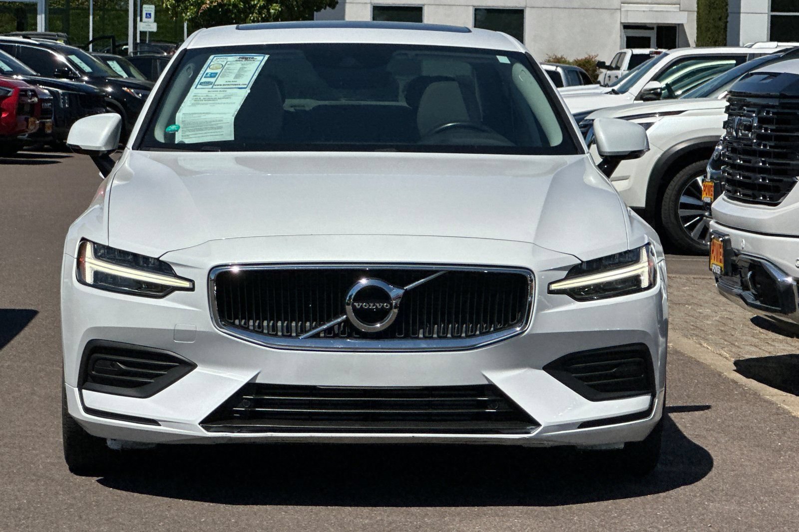 Used 2019 Volvo S60 T6 Momentum w/ Multimedia Package AWD/4WD image 9