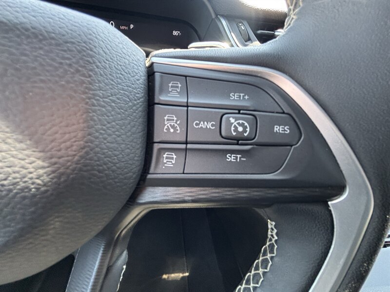 Used 2024 Jeep Grand Cherokee Altitude AWD/4WD image 27