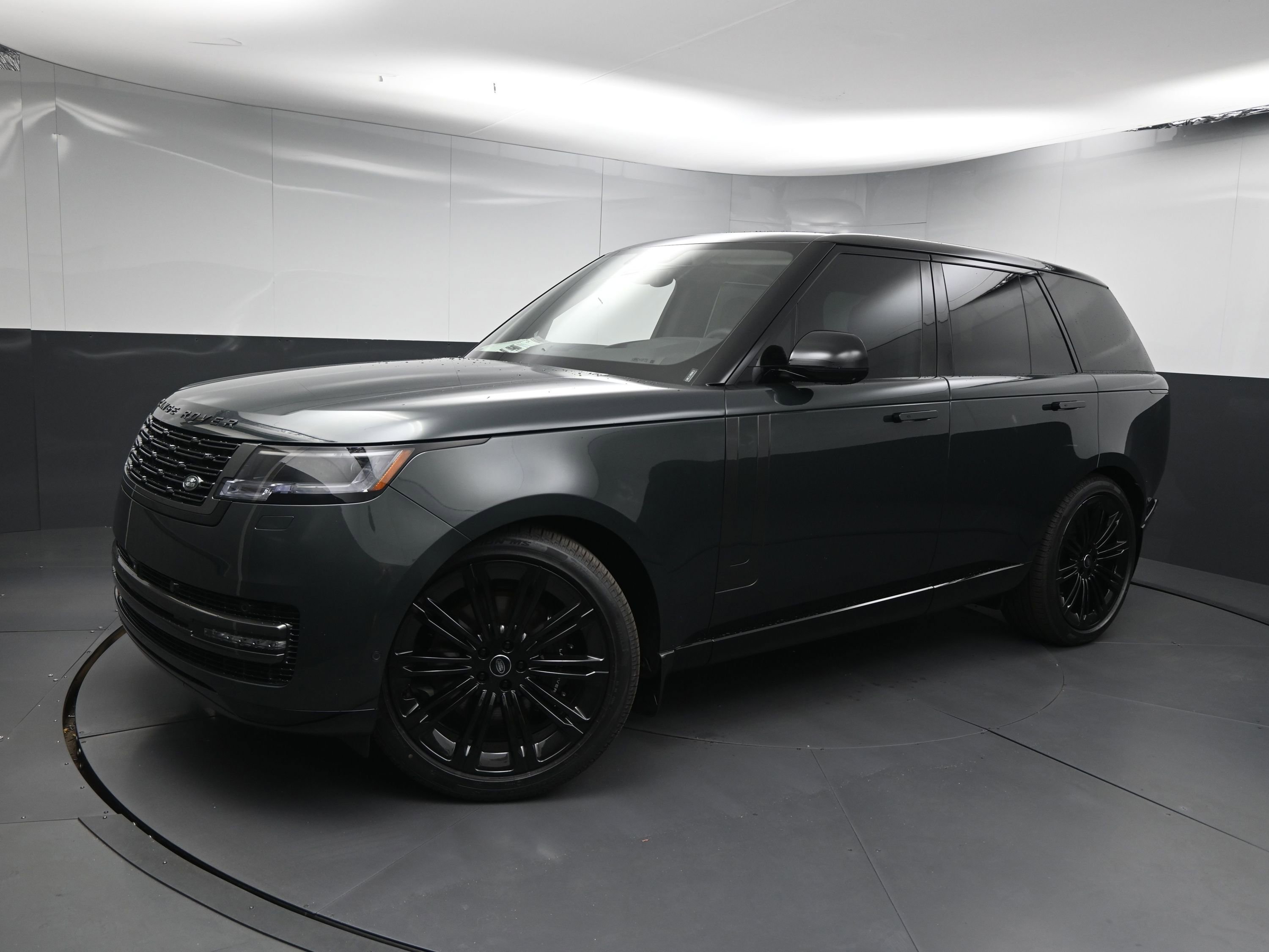 New 2025 Land Rover Range Rover SE image 4