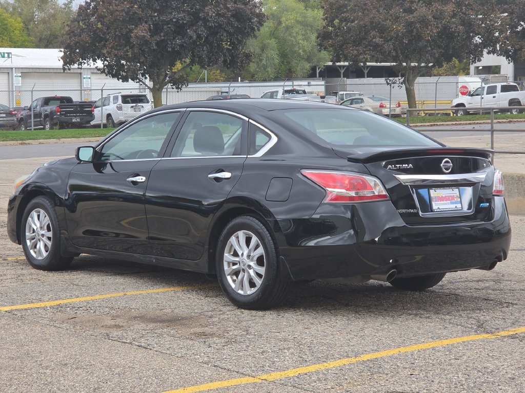 Used 2014 Nissan Altima 2.5 S w/ Sport Value Package FWD image 5