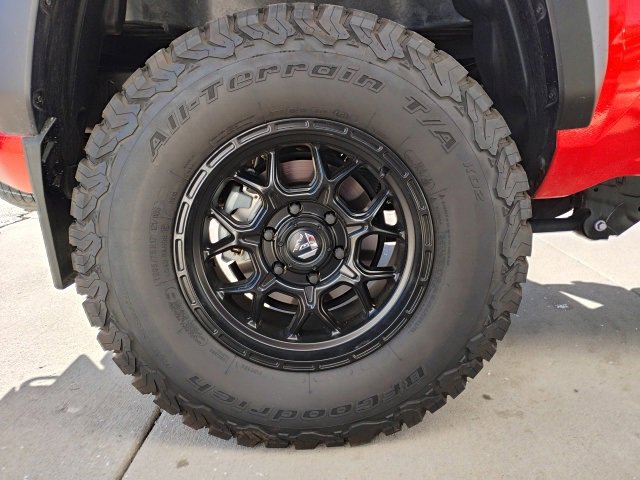 Used 2024 Toyota Tacoma TRD Off-Road image 17