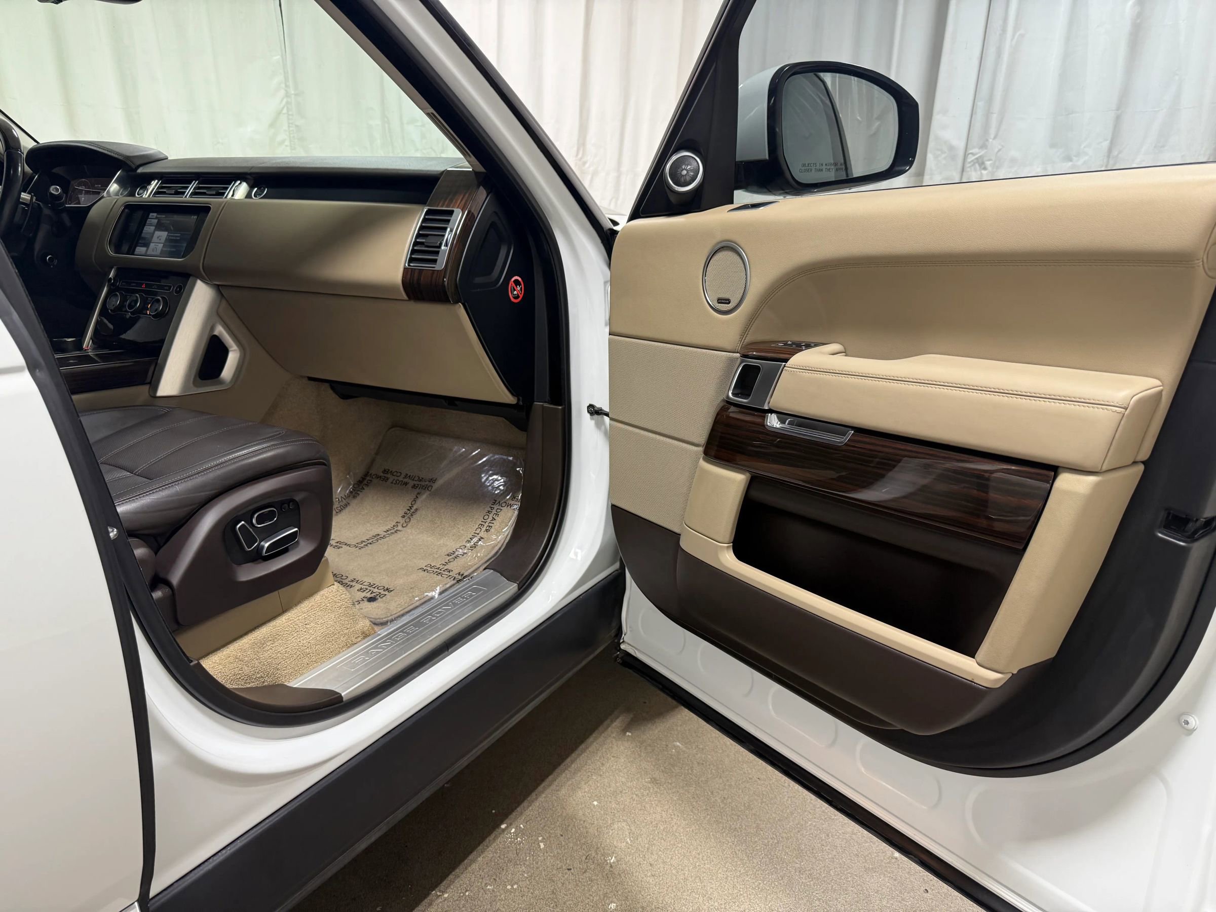 Used 2014 Land Rover Range Rover Supercharged image 22