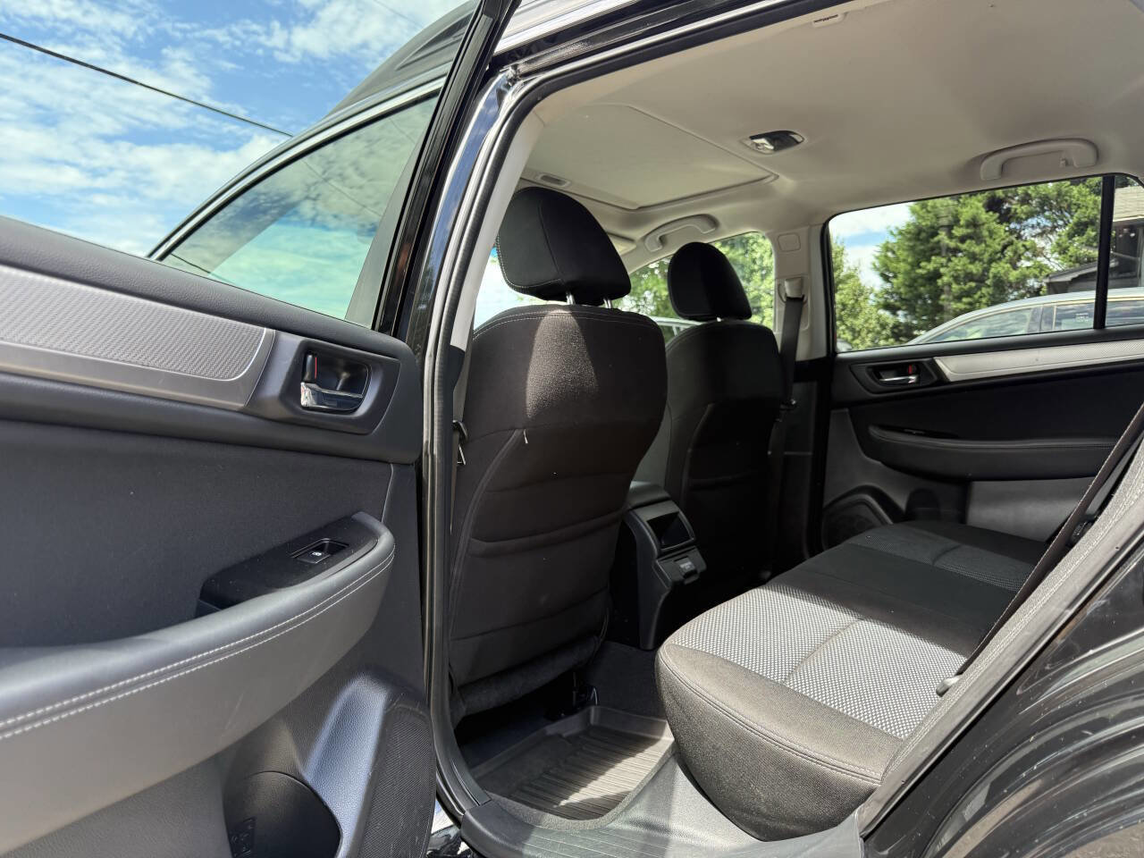 Used 2018 Subaru Outback 2.5i Premium image 9