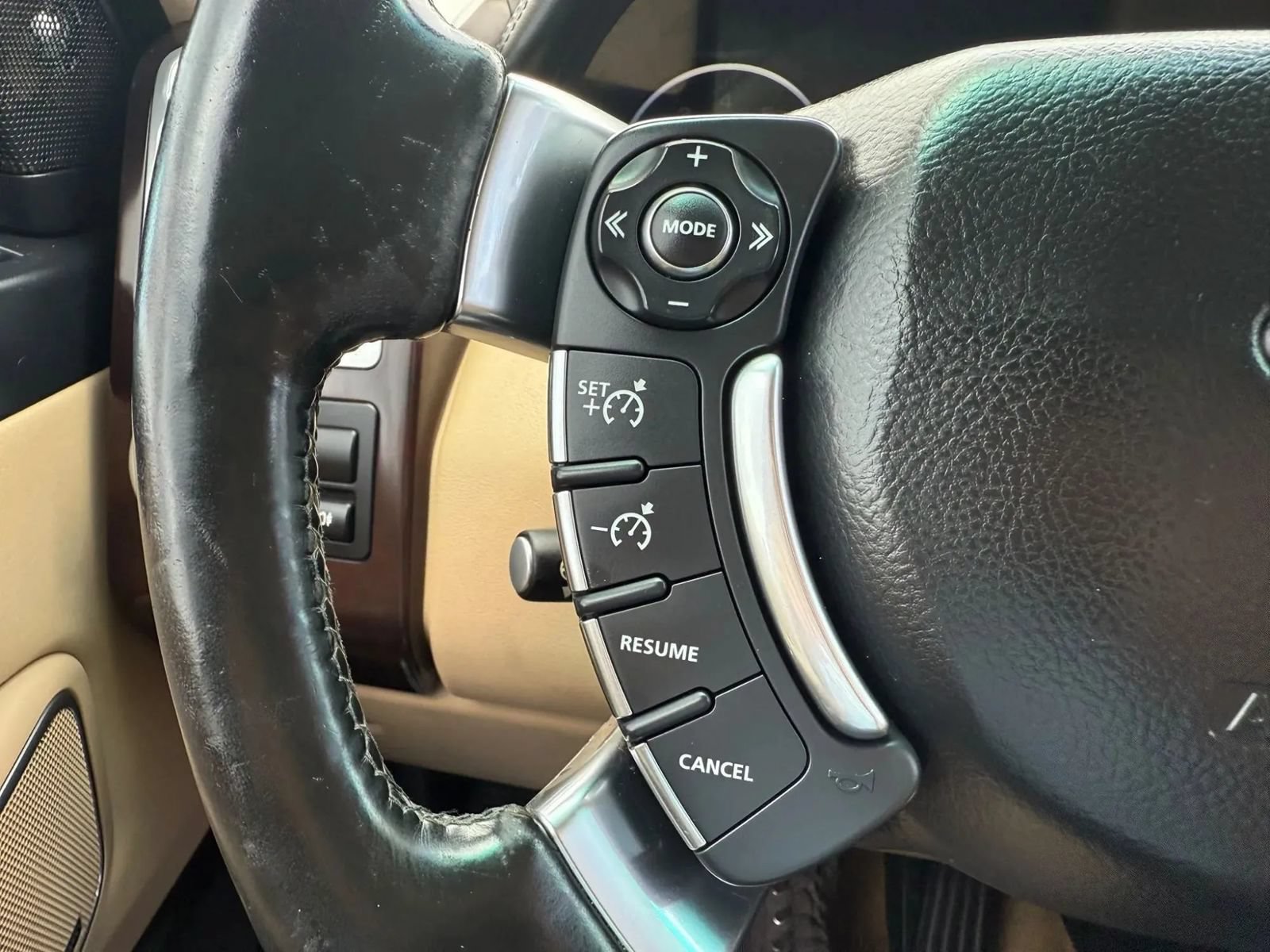 Used 2011 Land Rover Range Rover HSE AWD/4WD image 17