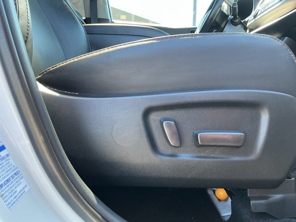 Used 2019 Toyota Highlander XLE AWD/4WD image 21