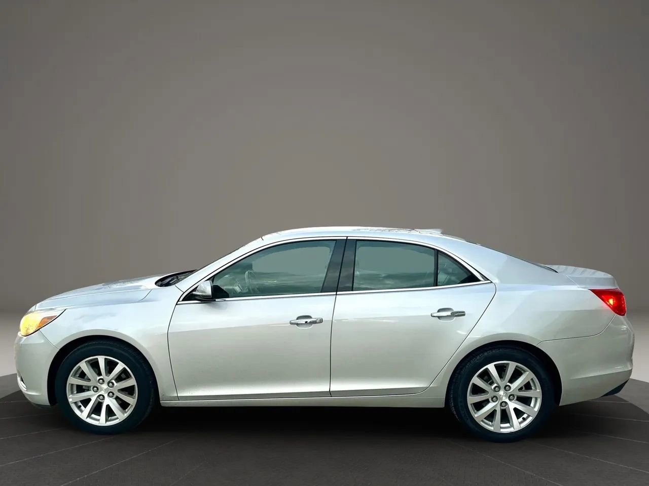 Used 2015 Chevrolet Malibu LTZ image 3