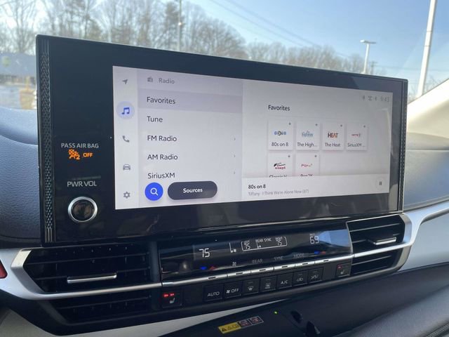 Used 2025 Toyota Sienna XLE image 29