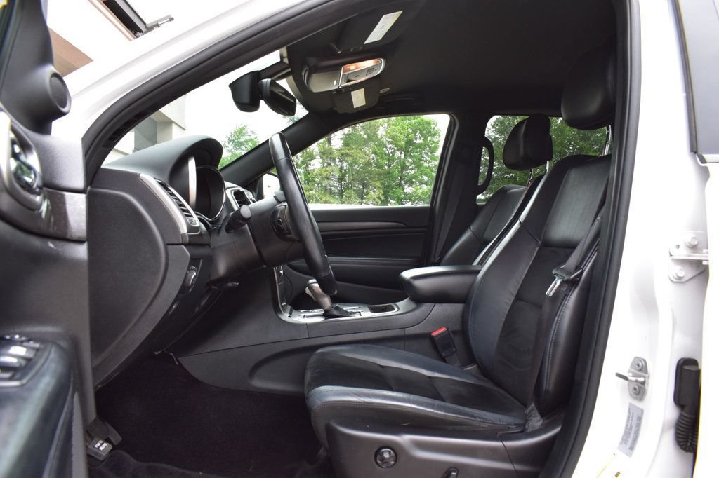 Used 2018 Jeep Grand Cherokee Altitude AWD/4WD image 12