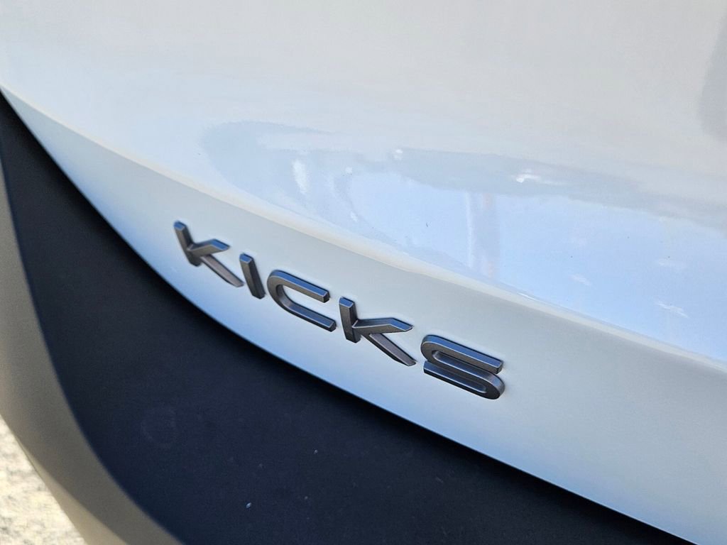 New 2026 Nissan Kicks SR FWD image 9