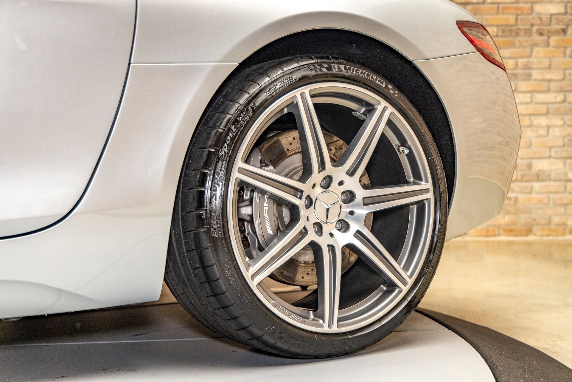 Used 2012 Mercedes-Benz SLS AMG Roadster image 22