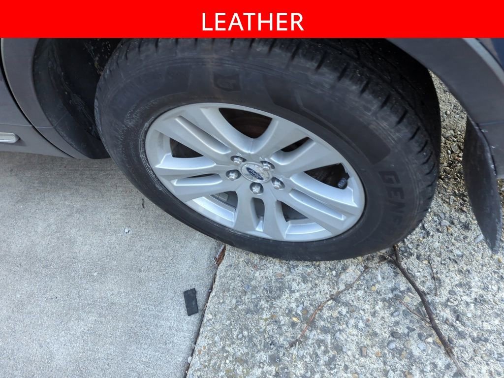 Used 2018 Ford Explorer XLT w/ Equipment Group 202A image 5