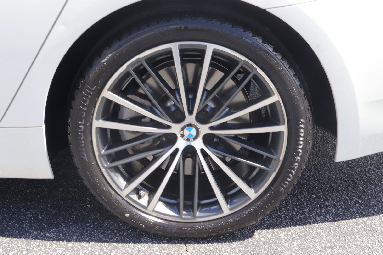 Used 2023 BMW 540i w/ Premium Package RWD image 39