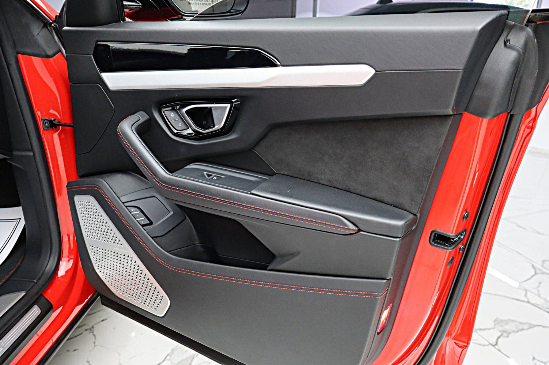 Used 2020 Lamborghini Urus AWD/4WD image 46