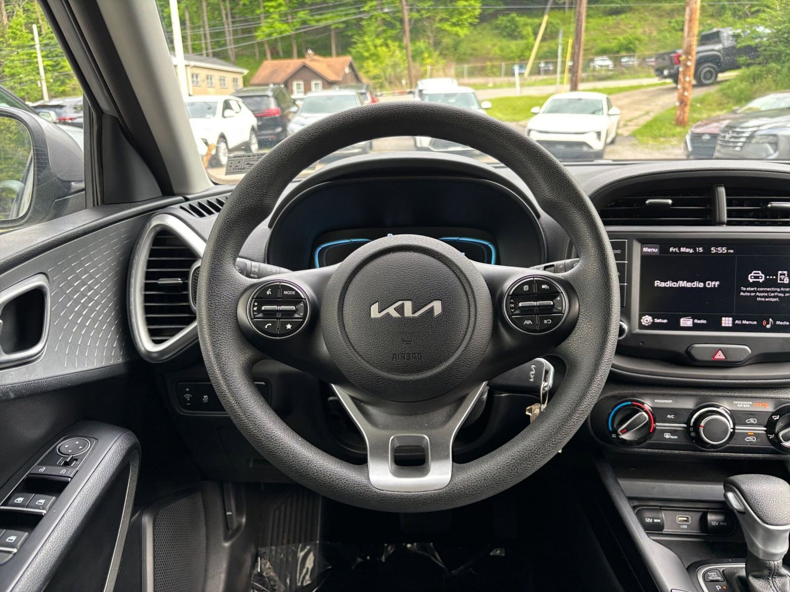 Used 2025 Kia Soul LX w/ LX Technology Package FWD image 32