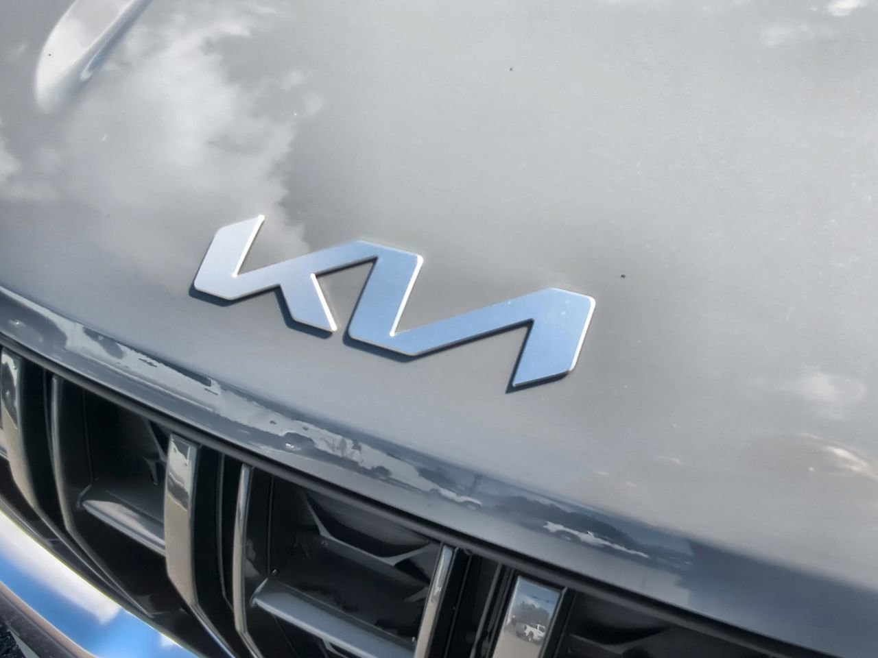 Used 2022 Kia Carnival EX image 29