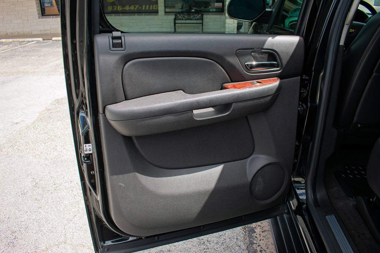 Used 2013 Chevrolet Avalanche LTZ image 27