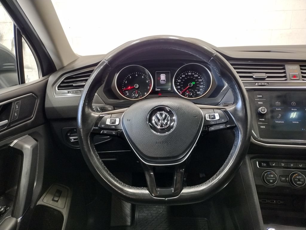 Used 2018 Volkswagen Tiguan SEL AWD/4WD image 37