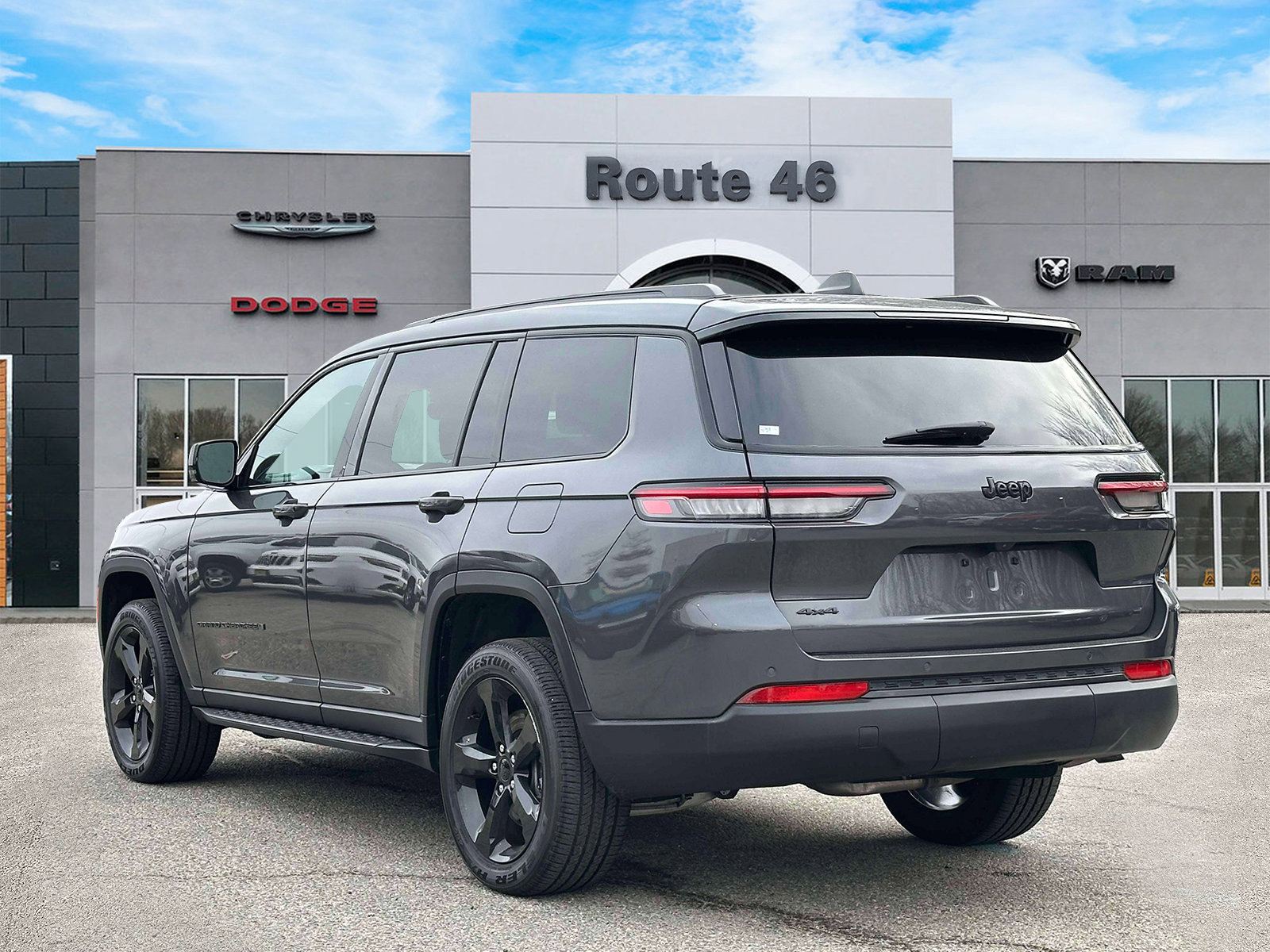 Used 2024 Jeep Grand Cherokee L Altitude image 4