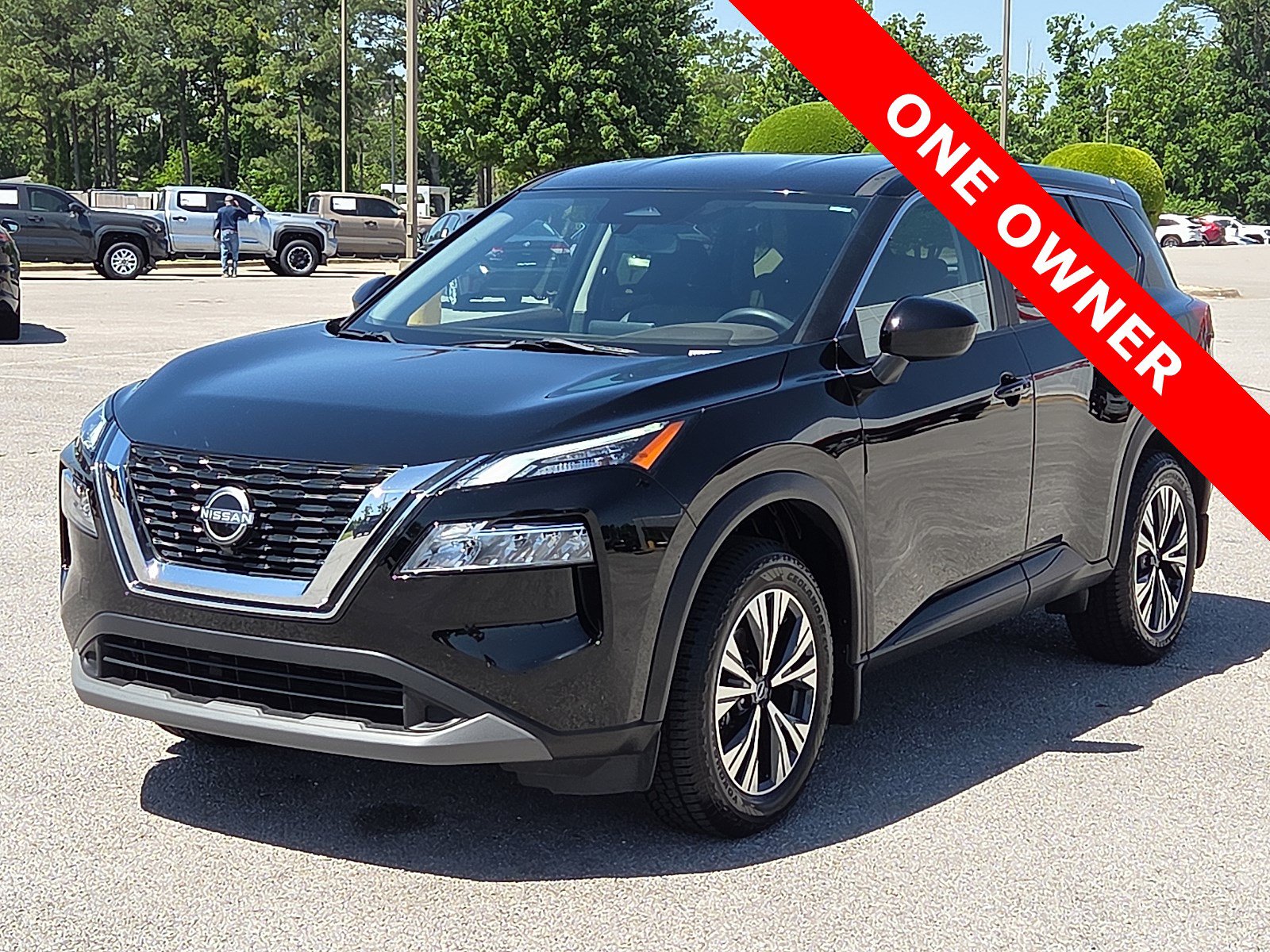 Used 2023 Nissan Rogue SV AWD/4WD image 2