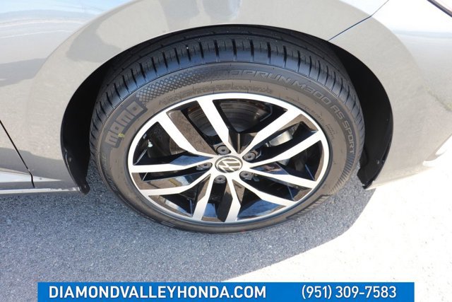 Used 2025 Volkswagen Jetta SE image 30