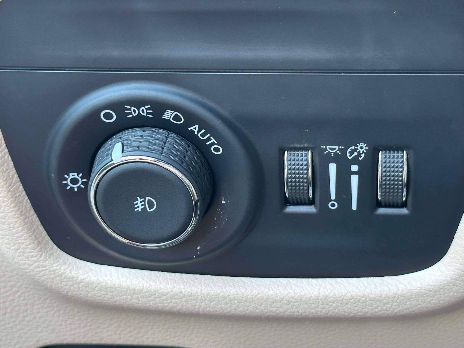 Used 2024 Jeep Grand Cherokee Limited AWD/4WD image 18