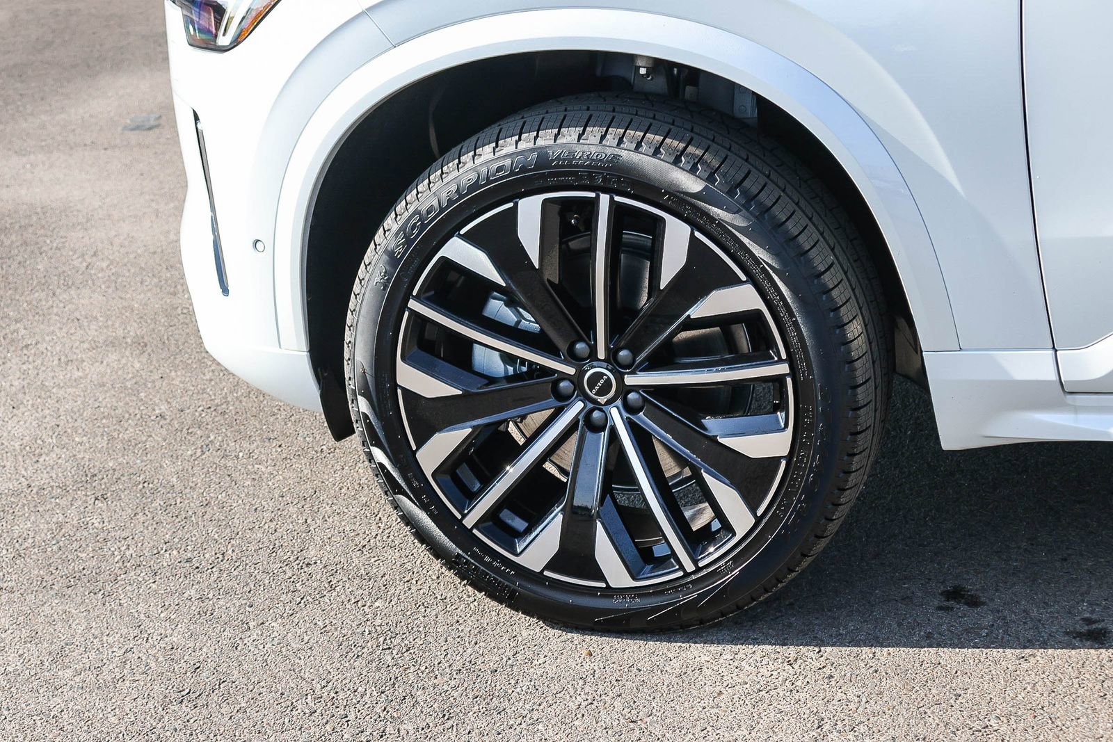 New 2026 Volvo XC90 B6 Ultra w/ Protection Package image 9