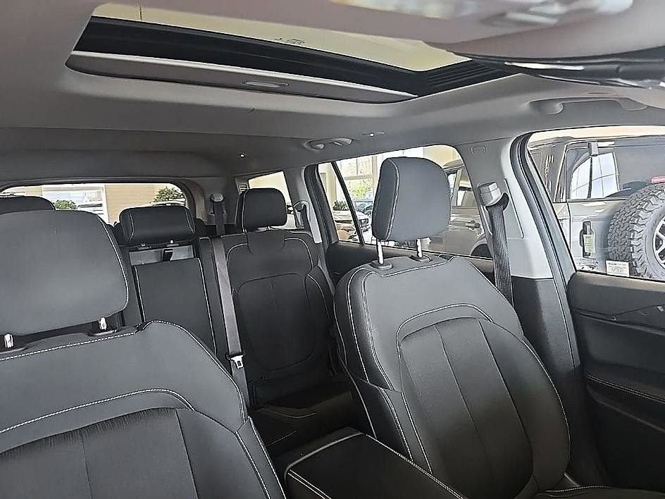 Used 2023 Jeep Grand Cherokee L Laredo w/ Luxury Tech Group I AWD/4WD image 38