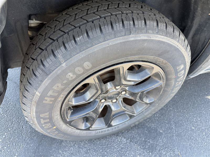 Used 2019 Jeep Cherokee Trailhawk w/ Comfort/Convenience Group AWD/4WD image 16