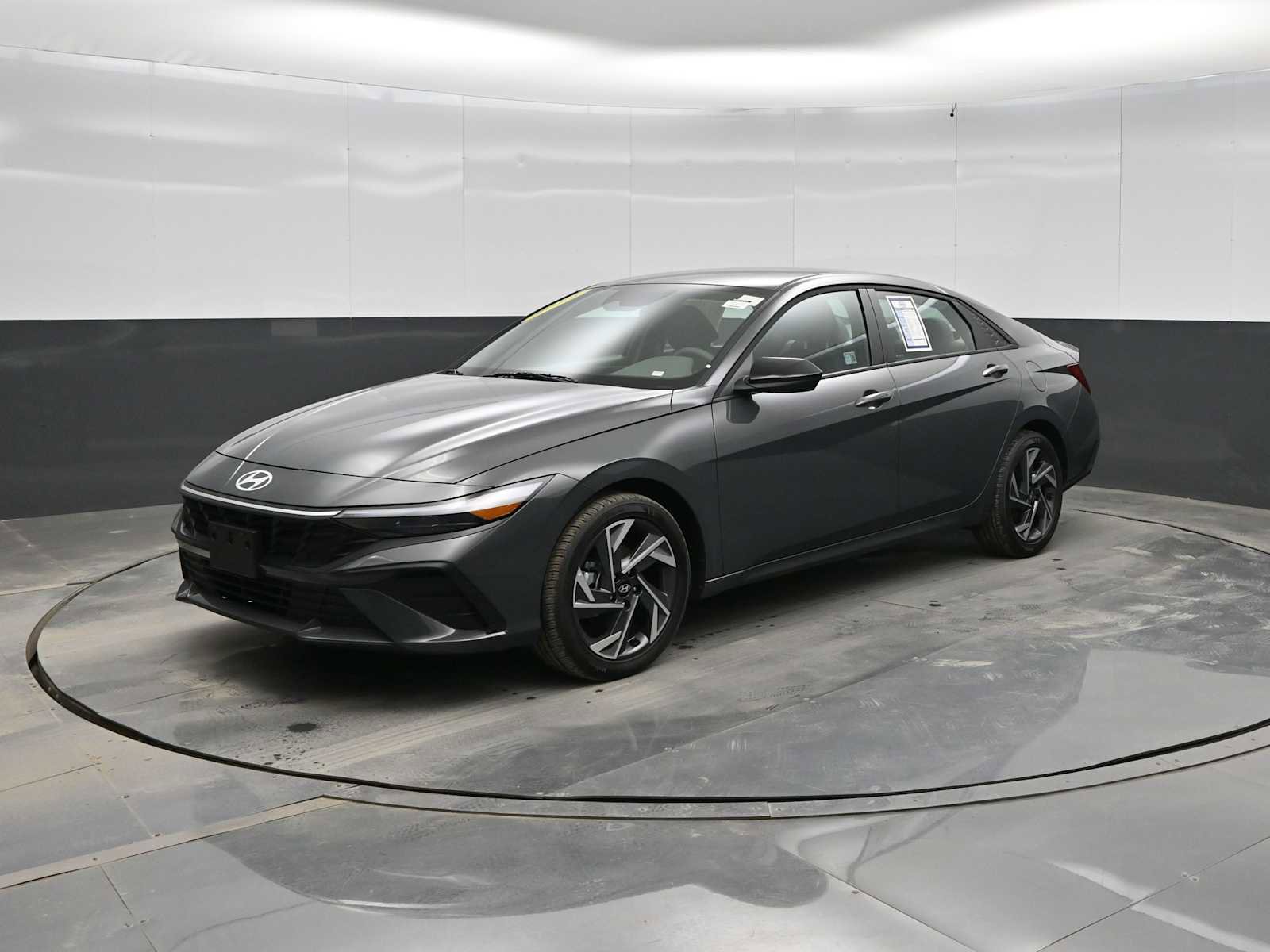 Certified 2025 Hyundai Elantra Sport image 4