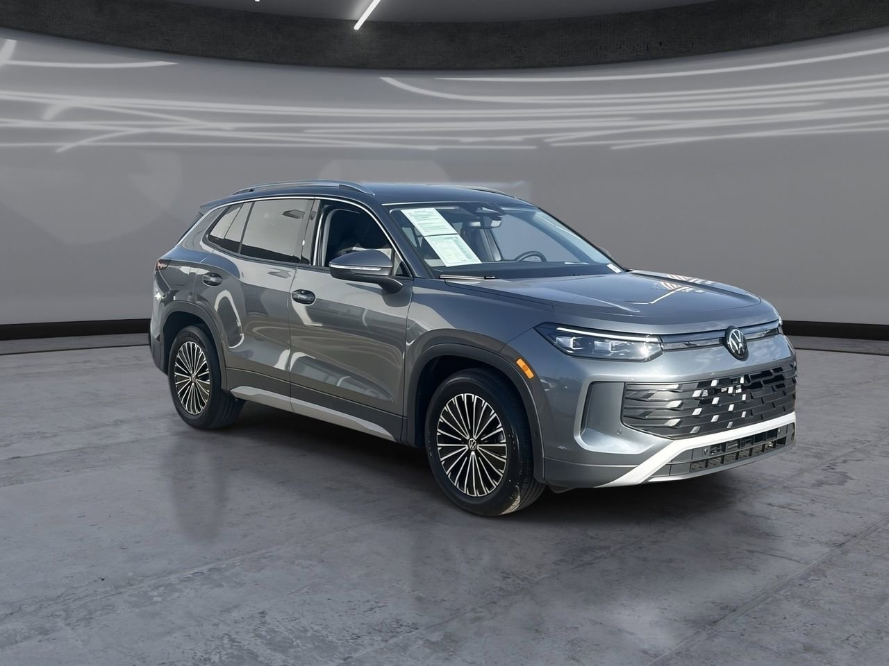 Certified 2026 Volkswagen Tiguan S w/ 18" Wheel Package FWD image 2