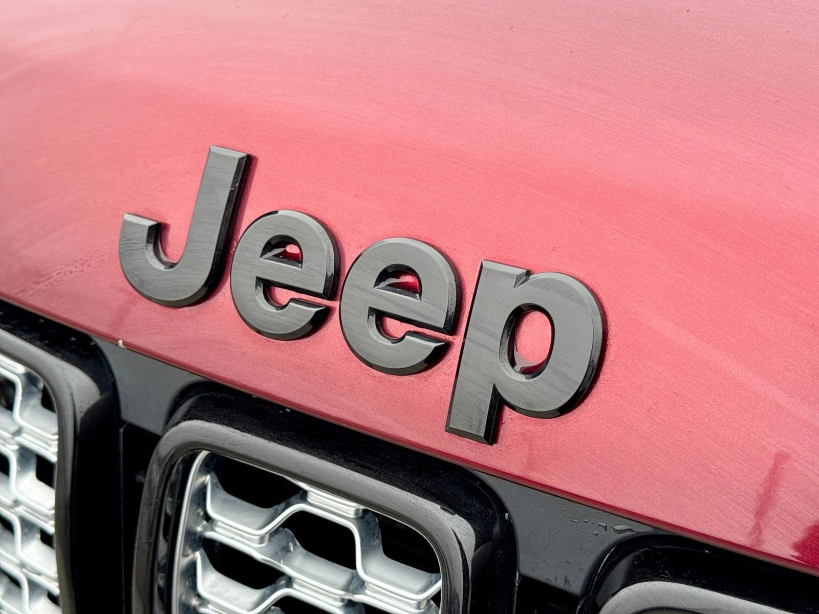 Used 2022 Jeep Grand Cherokee Altitude AWD/4WD image 12