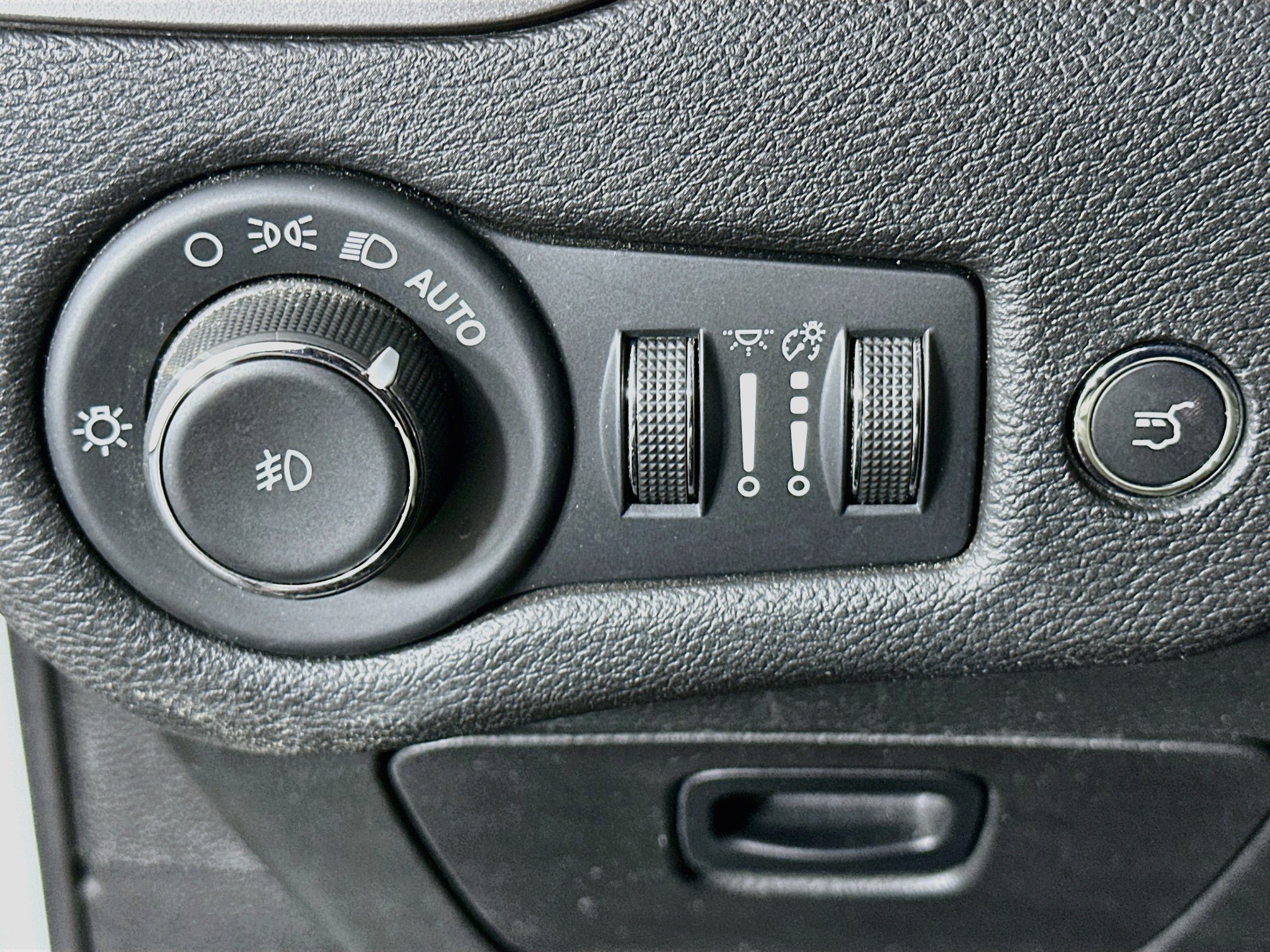 Used 2022 Jeep Cherokee Latitude Lux FWD image 17