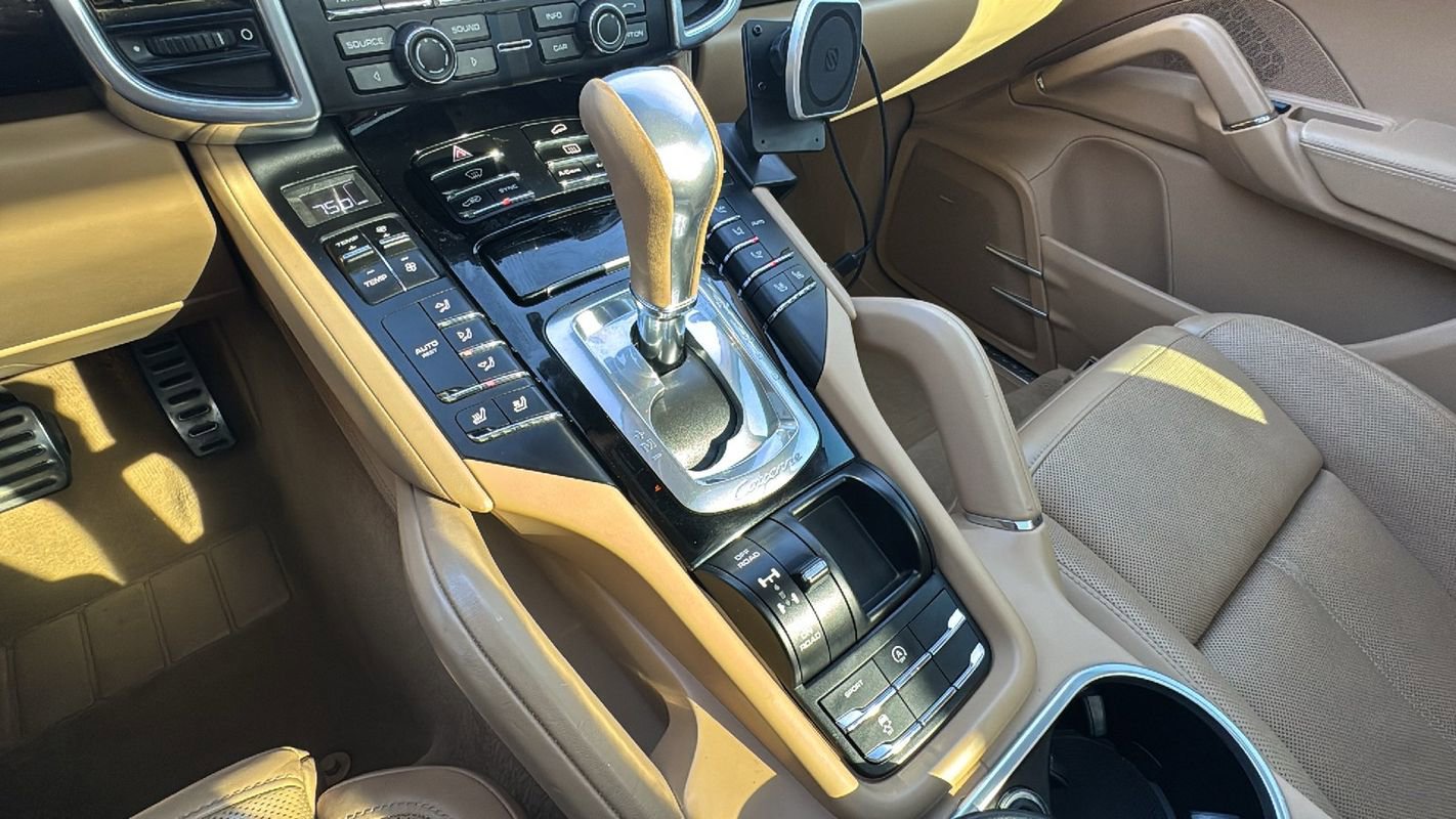 Used 2015 Porsche Cayenne S AWD/4WD image 37