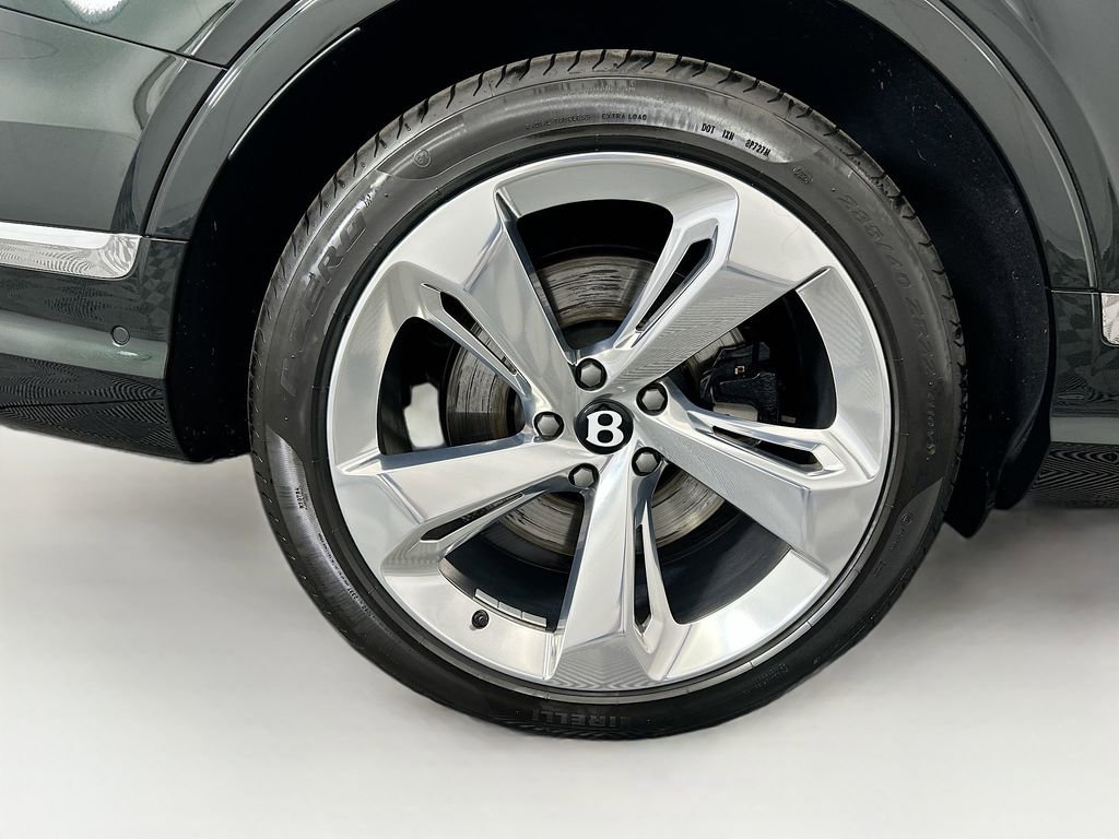 Used 2025 Bentley Bentayga Extended Wheelbase image 32
