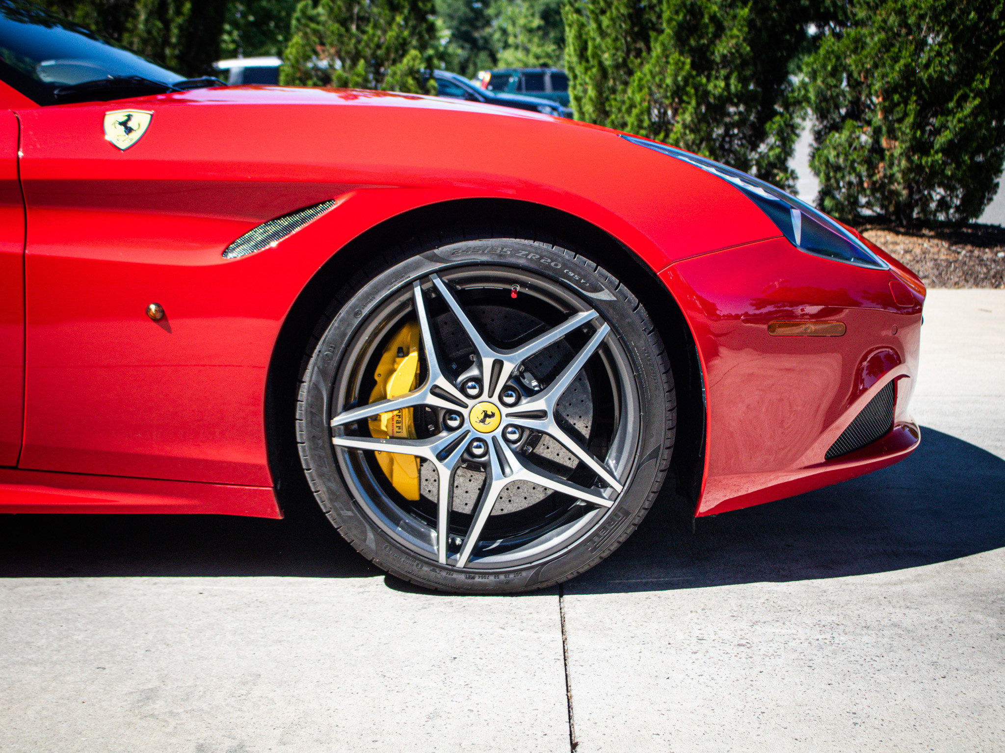Used 2017 Ferrari California T RWD image 13