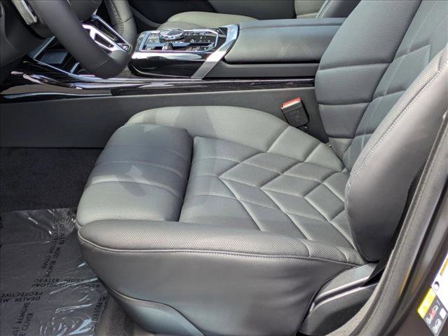 New 2025 BMW i7 xDrive60 w/ Executive Package image 4