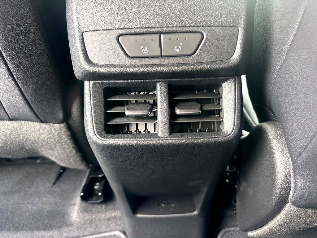 Used 2025 Chevrolet Equinox ACTIV w/ Convenience Package III image 16