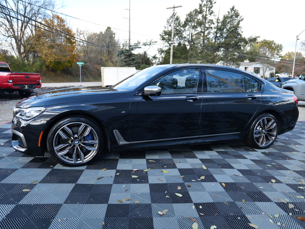 Used 2018 BMW M760i xDrive image 9
