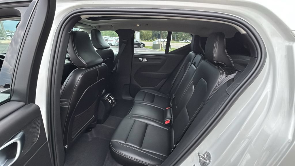 Used 2026 Volvo XC40 B5 Plus AWD/4WD image 9