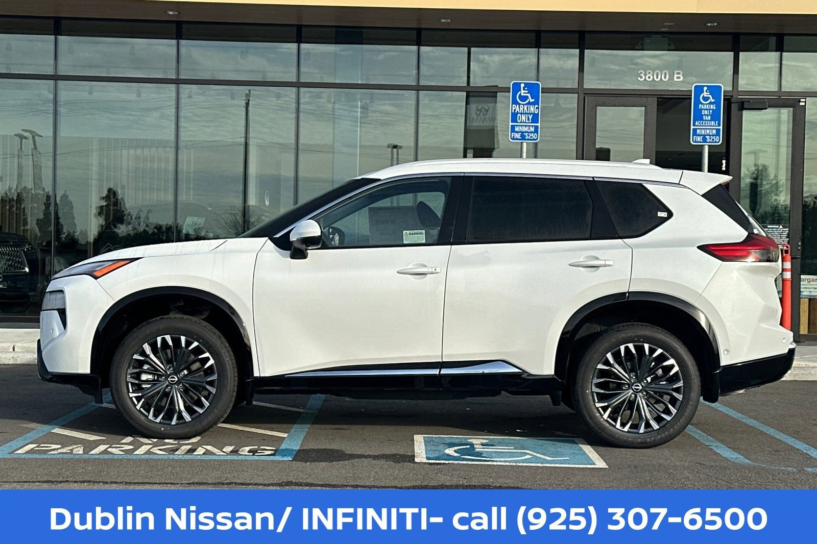 New 2026 Nissan Rogue Platinum w/ Tech Package AWD/4WD image 7