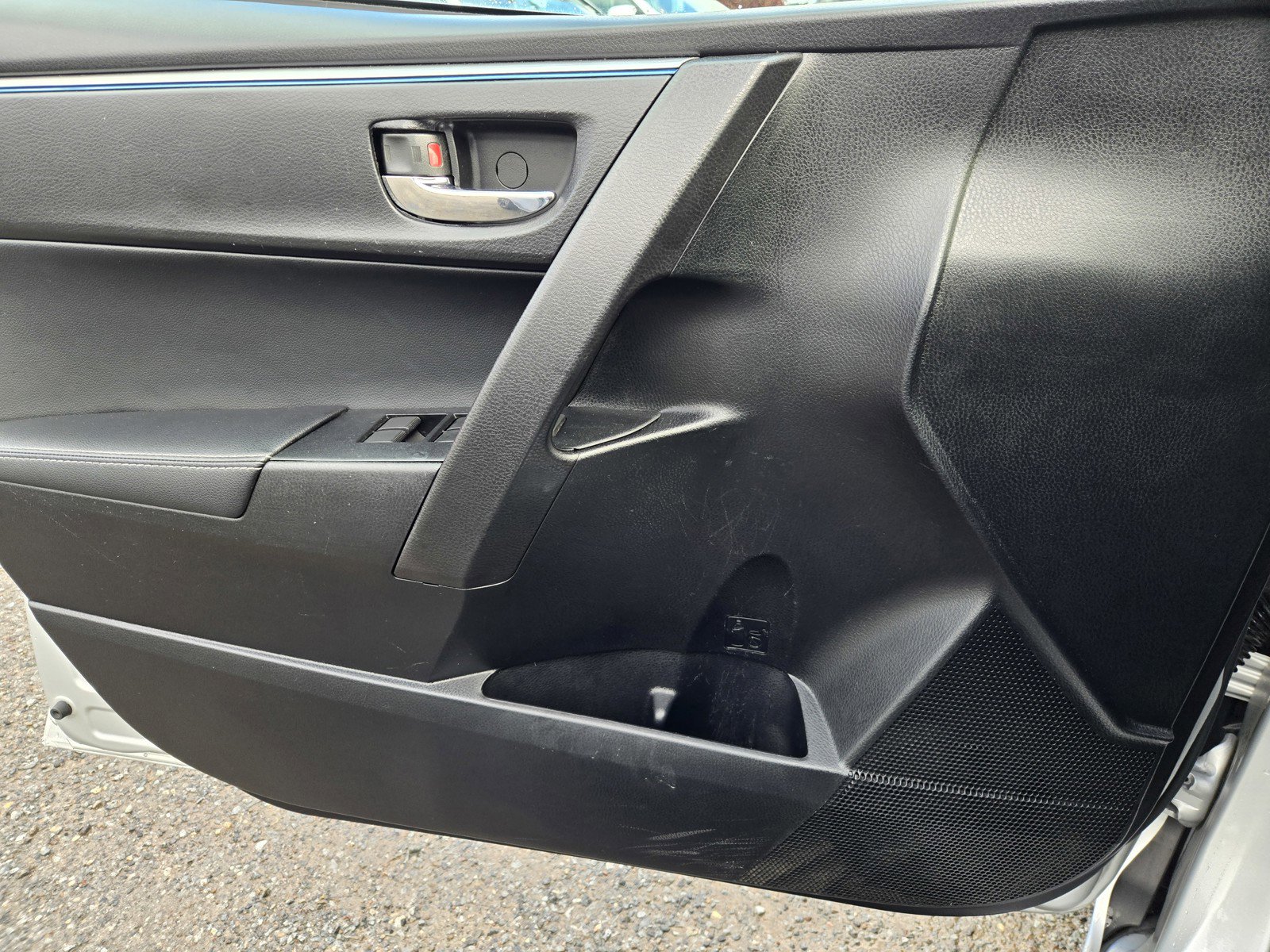 Used 2015 Toyota Corolla S w/ Driver Convenience Package image 26