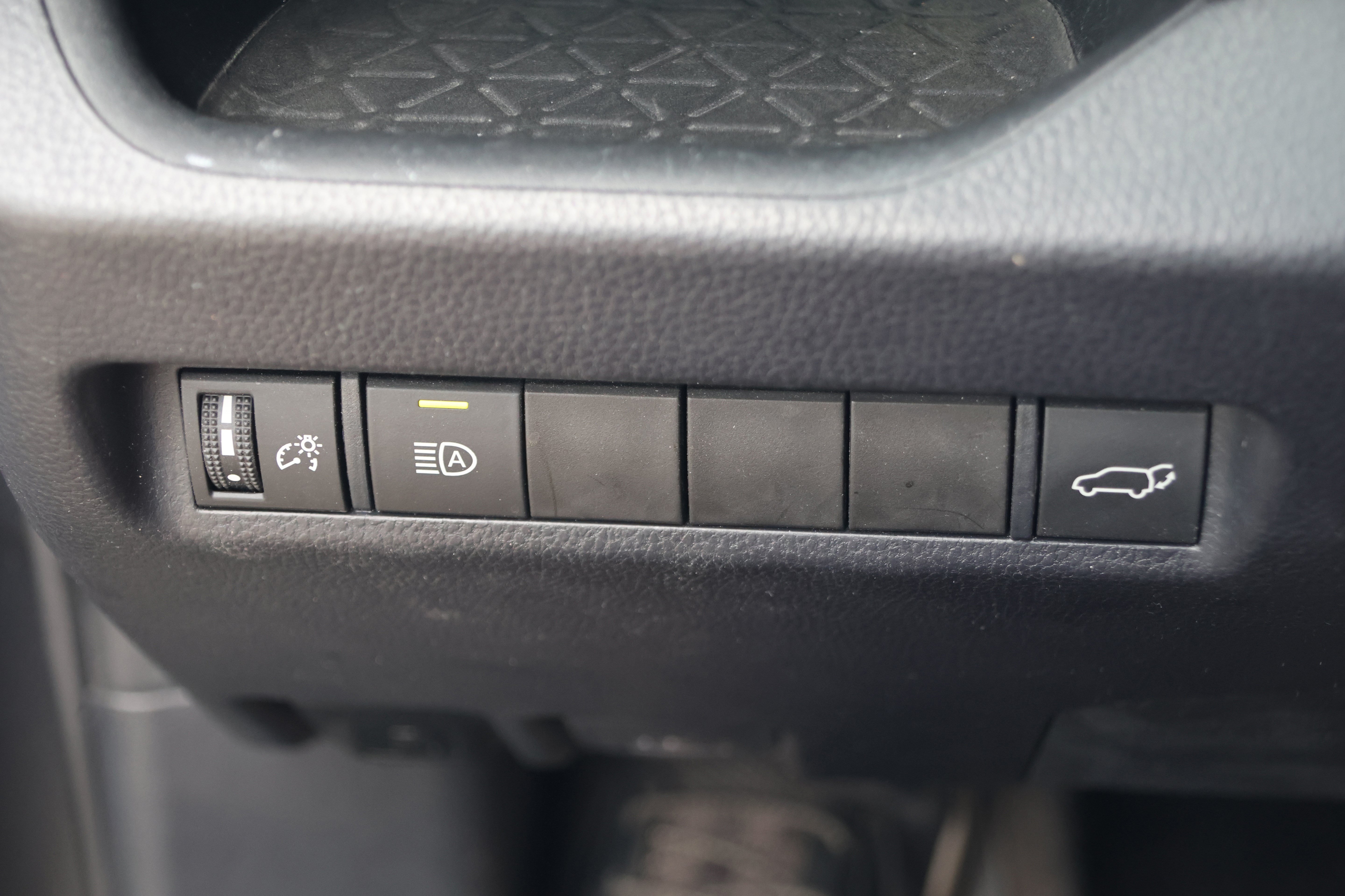 Used 2019 Toyota RAV4 XLE Premium FWD image 14