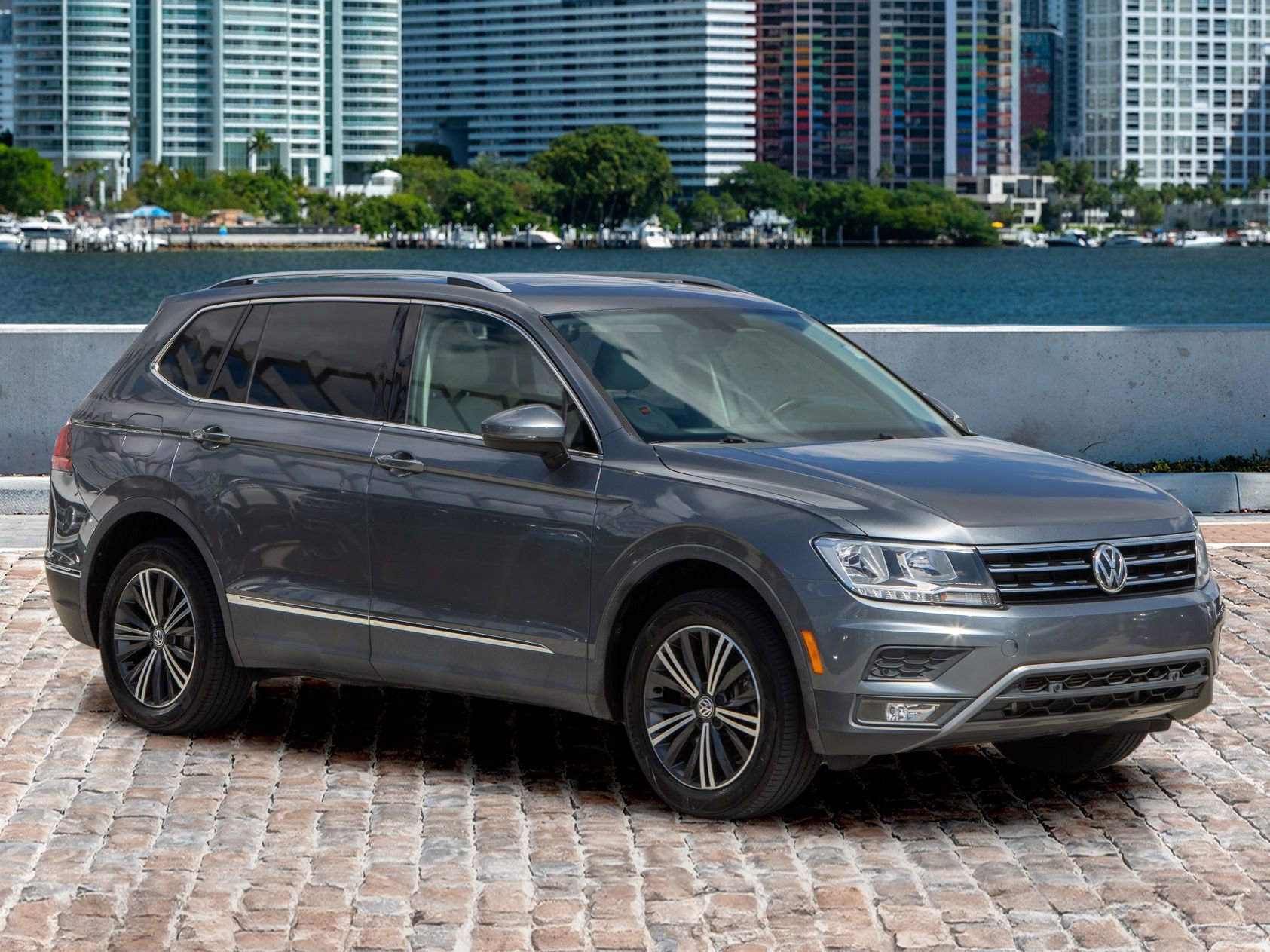Used 2019 Volkswagen Tiguan SEL image 3