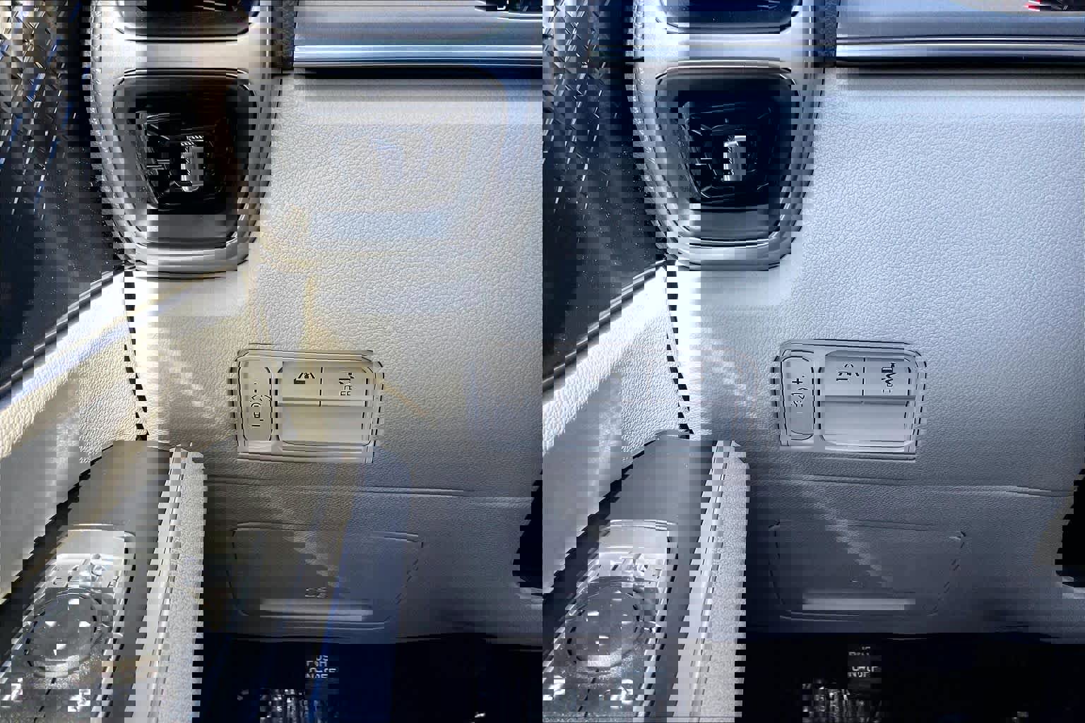 Used 2023 Kia Sorento S image 33