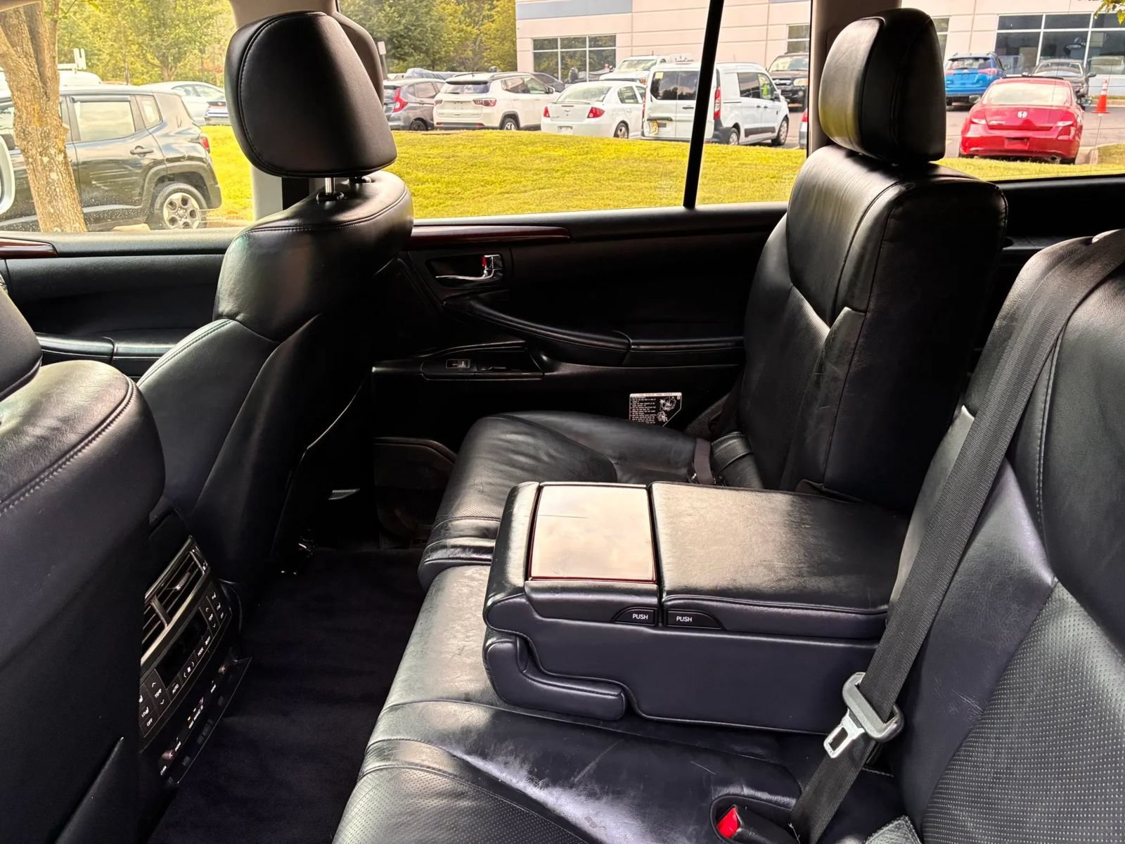 Used 2011 Lexus LX 570 4WD w/ Luxury Pkg image 41